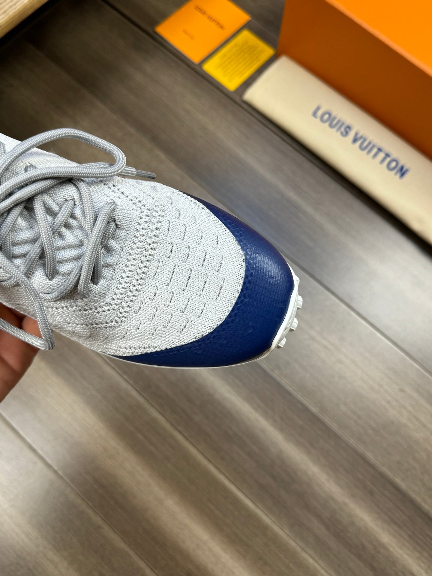 SNEAKERS IN GREY MESH BREATHABLE FABRIC AND BLUE MIX ORANGE CALFSKIN