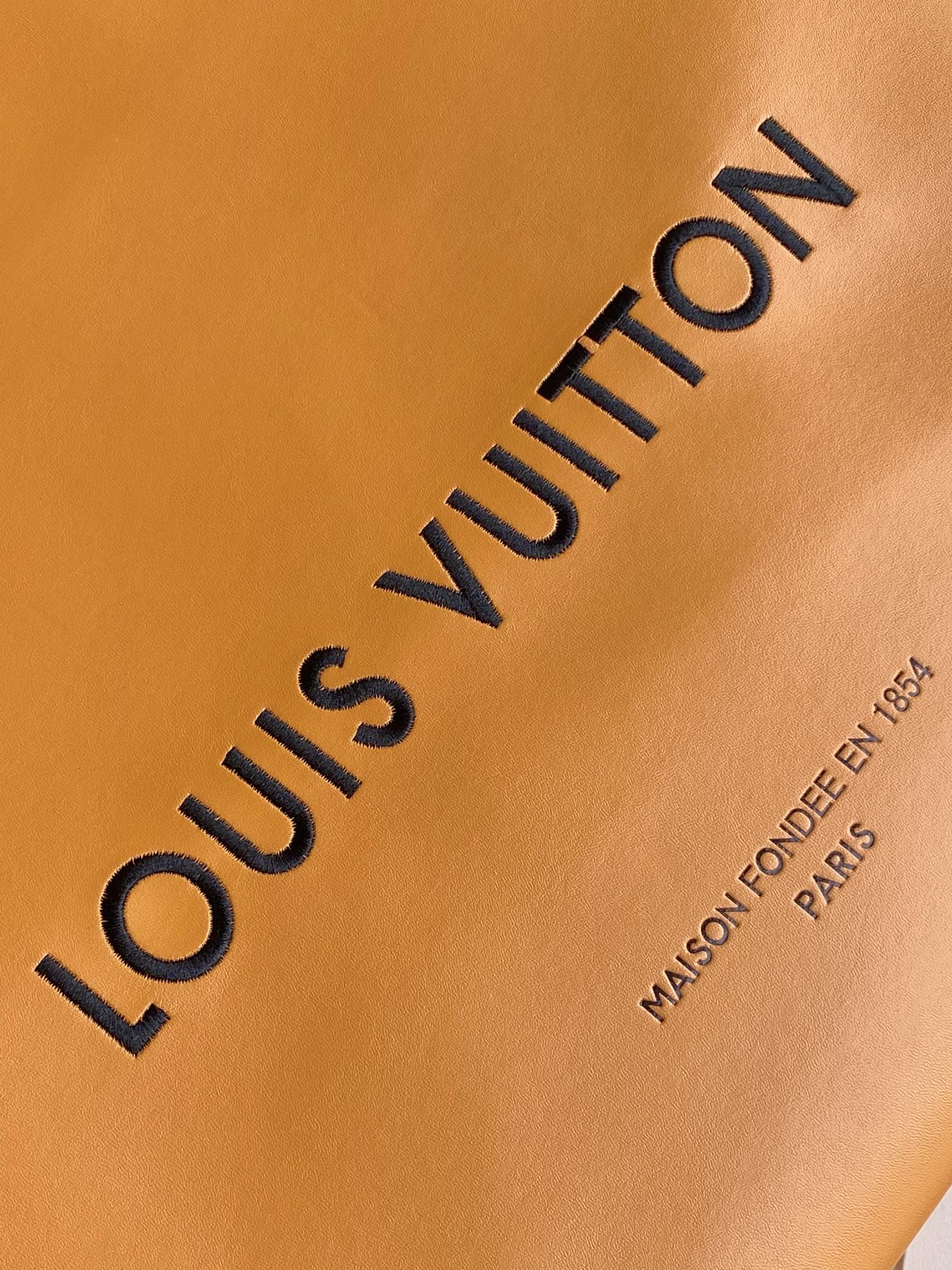 LV 26S SHOPPER TOTE 40 IN ORANGE CALFSKIN