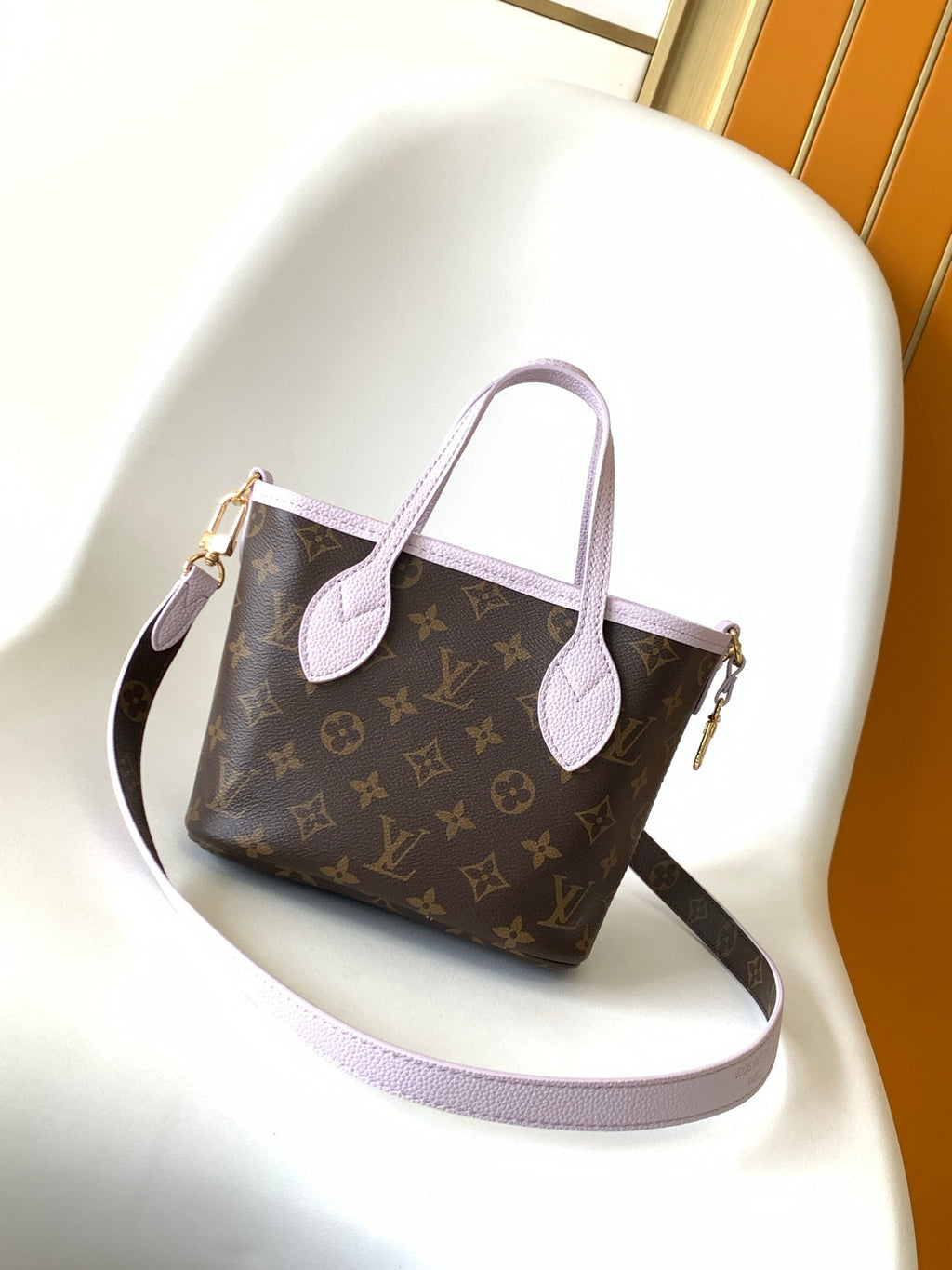 LV 25S NEVERFULL BANDOULIÈRE INSIDE OUT BB 24 IN LIGHT PURPLE AND BROWN CALFSKIN