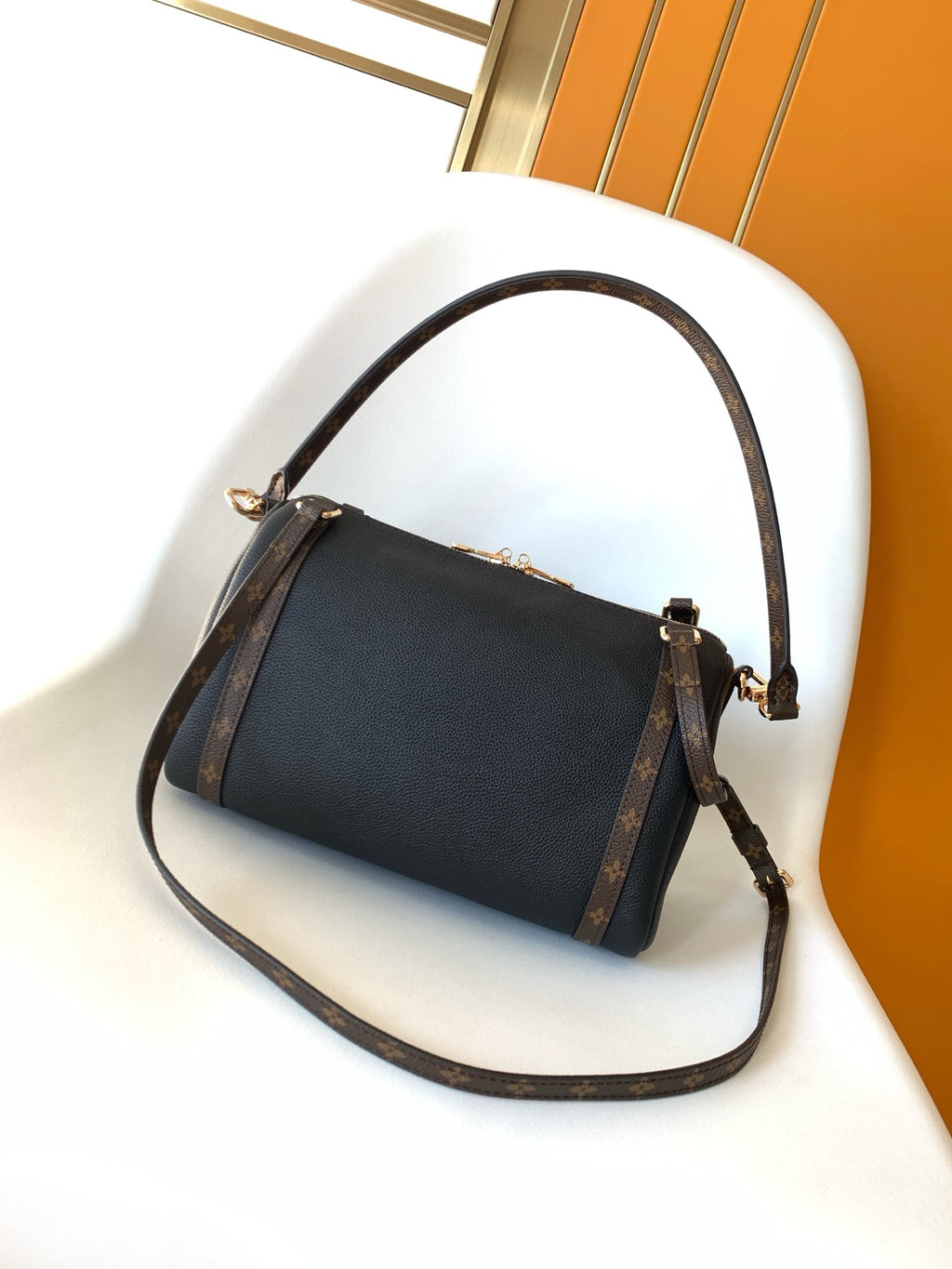 LV SMALL EXPRESS TRAVEL 26 IN BLACK CALFSKIN