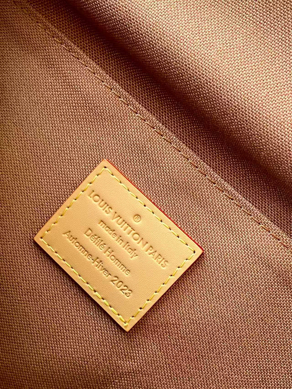 LV 26S TAKE OUT MESSENGER 32 IN BROWN CALFSKIN