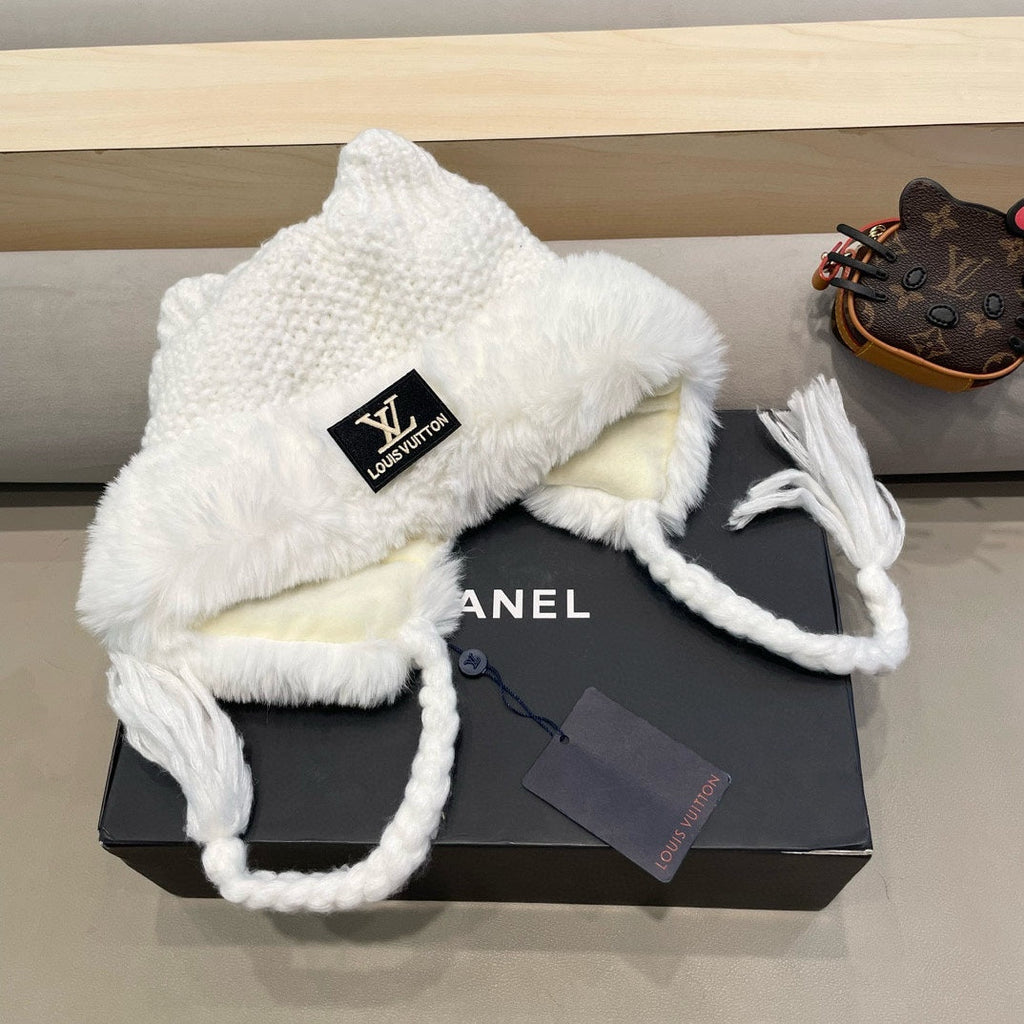 KNITTED BEANIE HAT IN WHITE WOOL WITH JAPANESE CAT EARS 421259