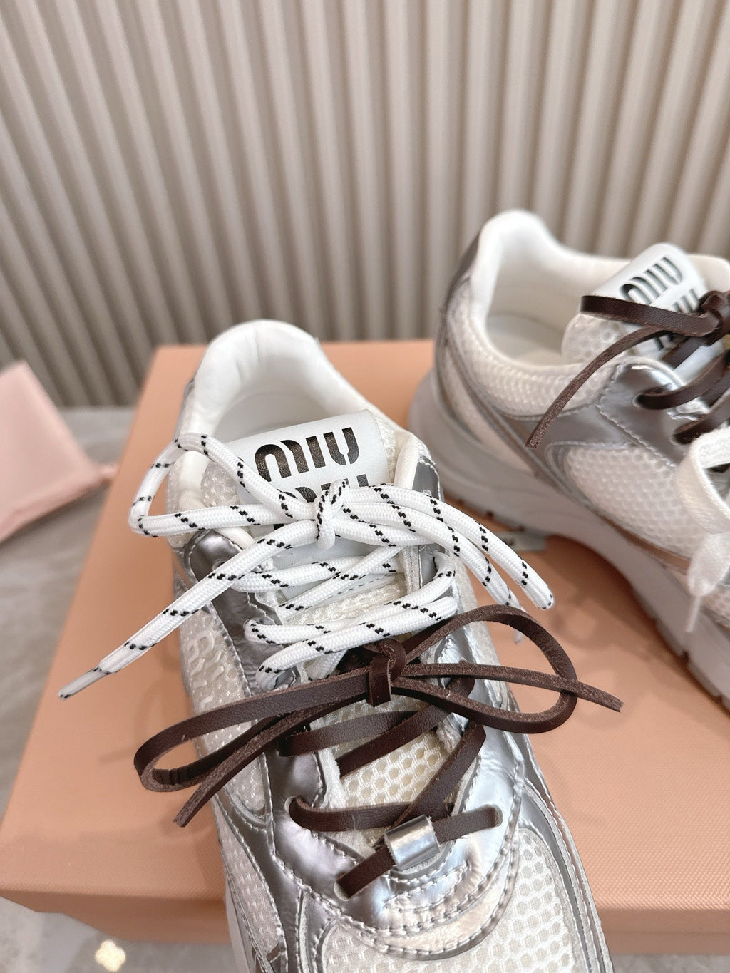 MM SNEAKERS IN WHITE AND SILVER MESH MIX CALFSKIN