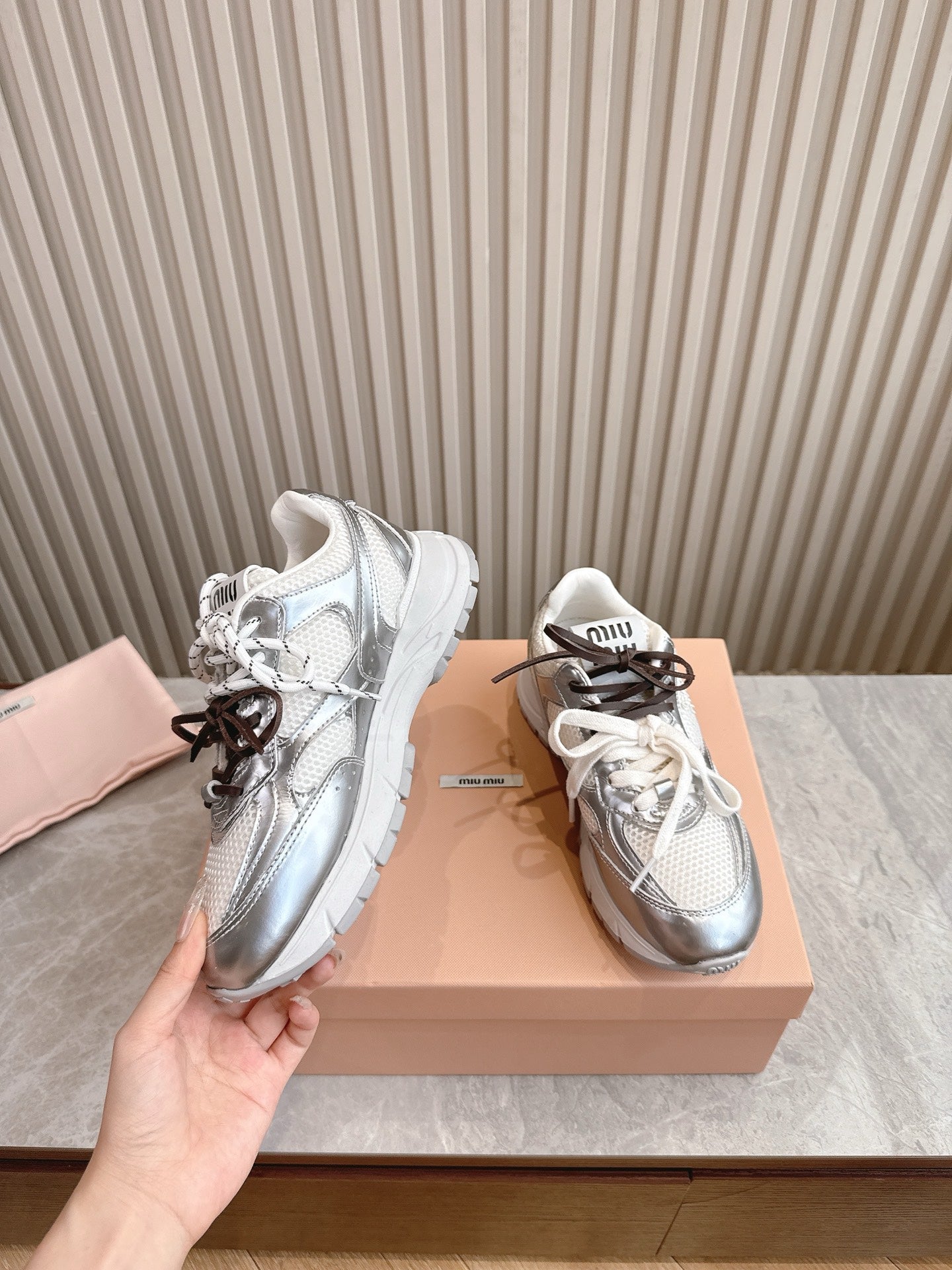 MM SNEAKERS IN WHITE AND SILVER MESH MIX CALFSKIN