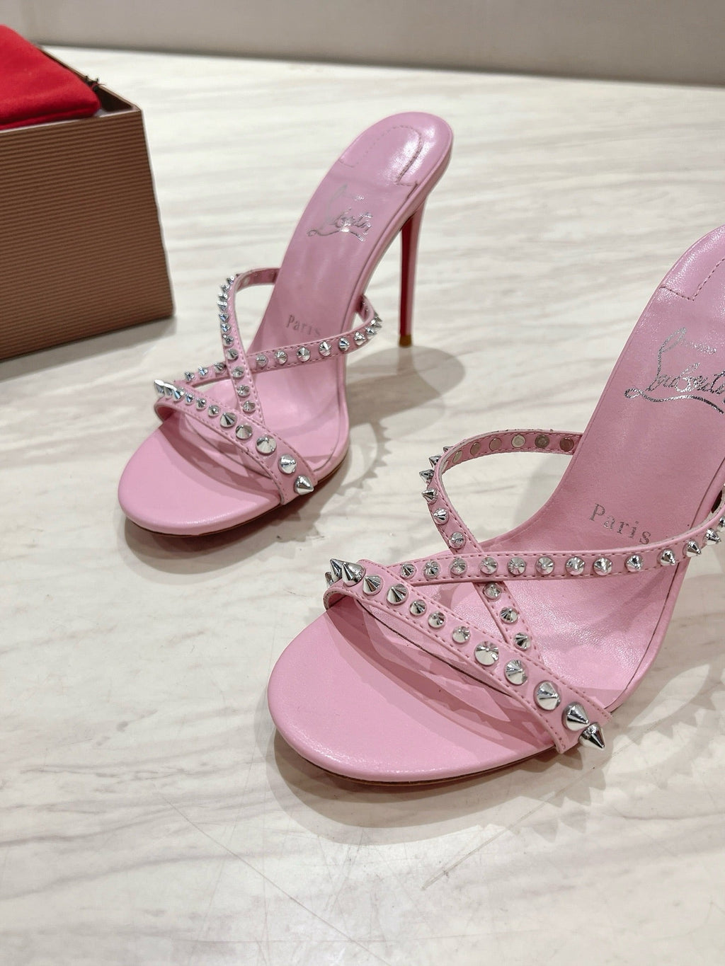 CRYSTAL GLITTER CRISS-CROSS STRAP SANDALS IN PINK CALFSKIN