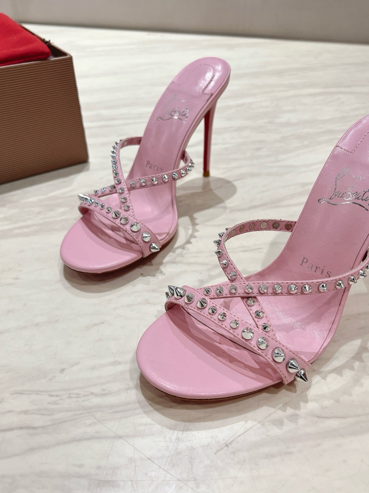 CRYSTAL GLITTER CRISS-CROSS STRAP SANDALS IN PINK CALFSKIN