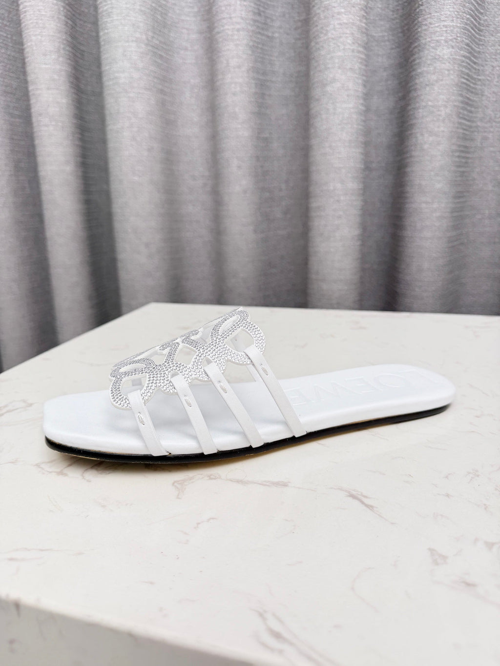 LOEWE 26S FLAT SANDALS IN WHITE CALFSKIN WITH CRYSTALS