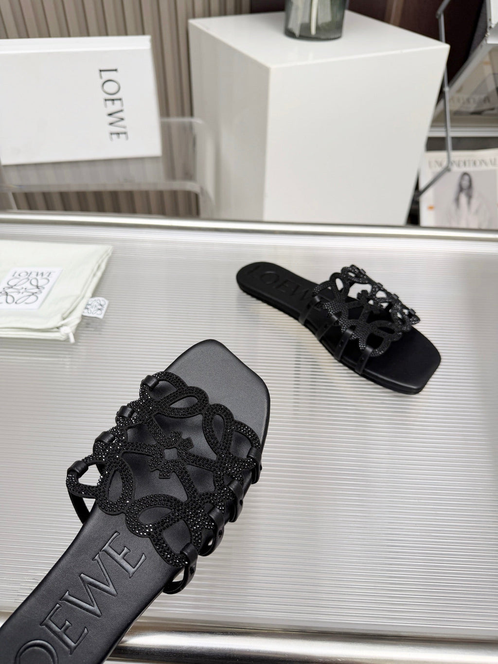 LOEWE 26S FLAT SANDALS IN BLACK CALFSKIN WITH CRYSTALS