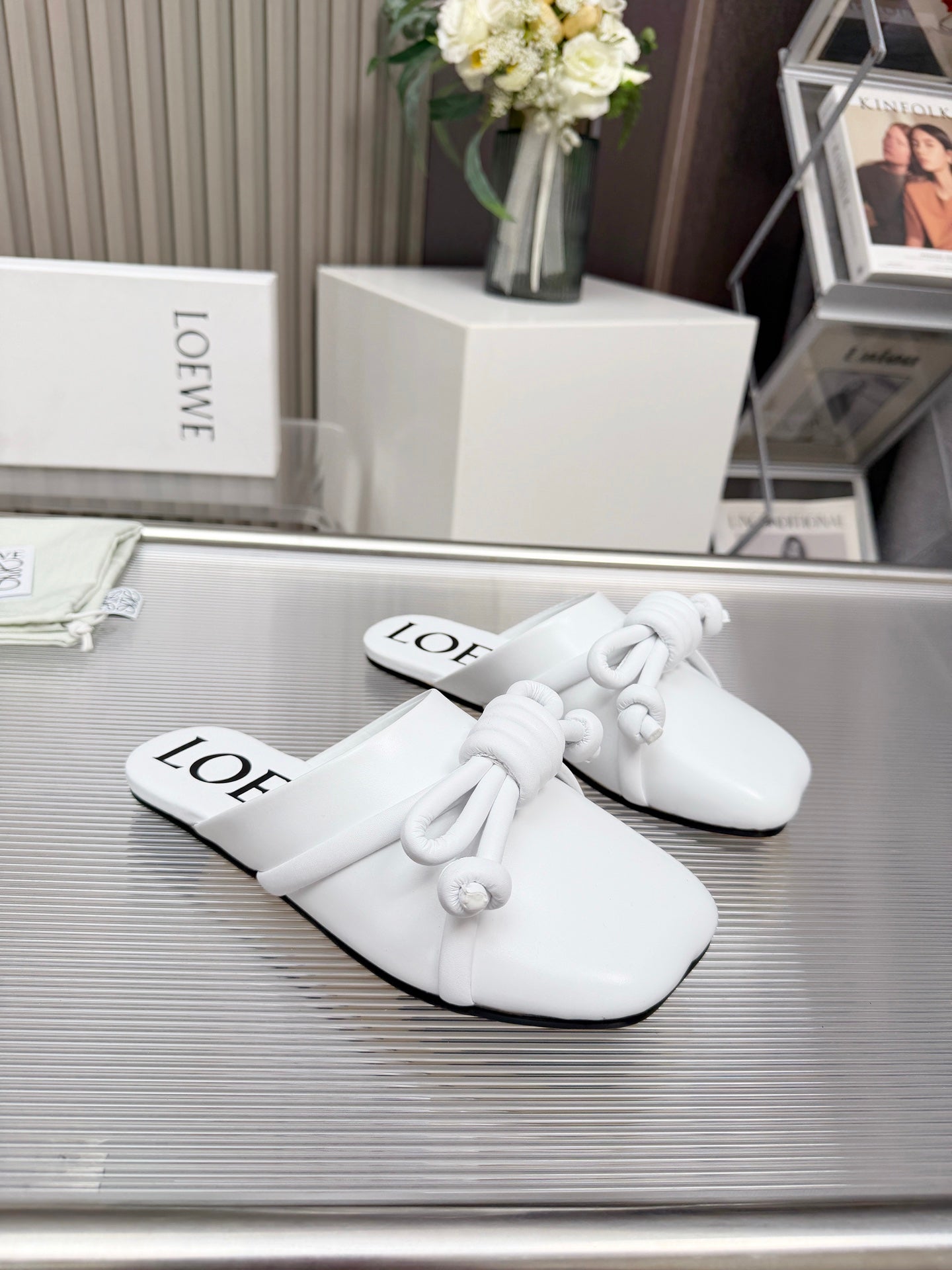 LOEWE 26S MULE LOAFERS IN WHITE CALFSKIN KNOT DETAIL