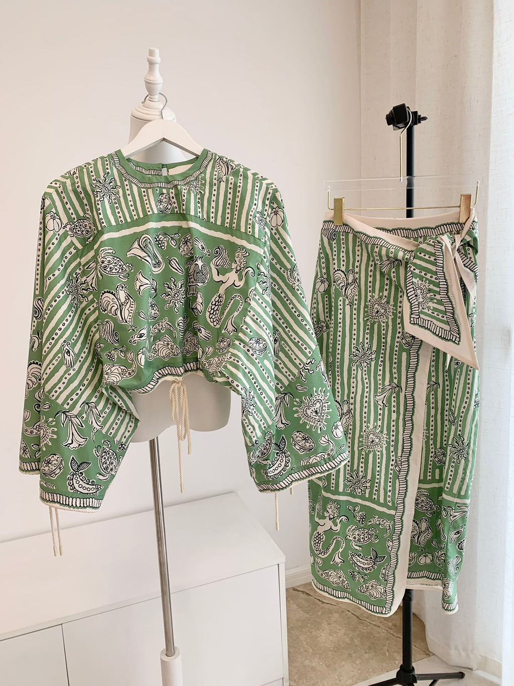 ALEMAIS PRINTED TOP IN GREEN MIX WHITE 267466