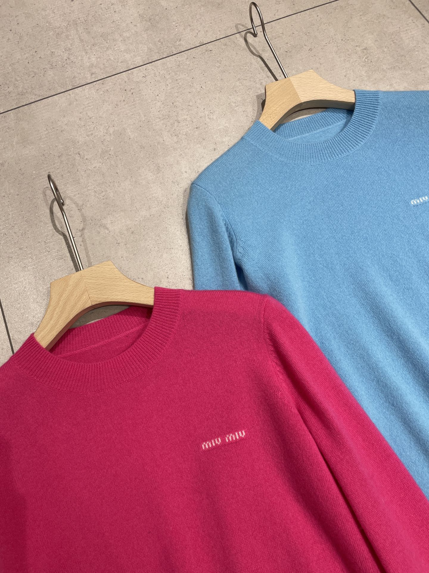 MIUMIU SWEATER STYLE 638