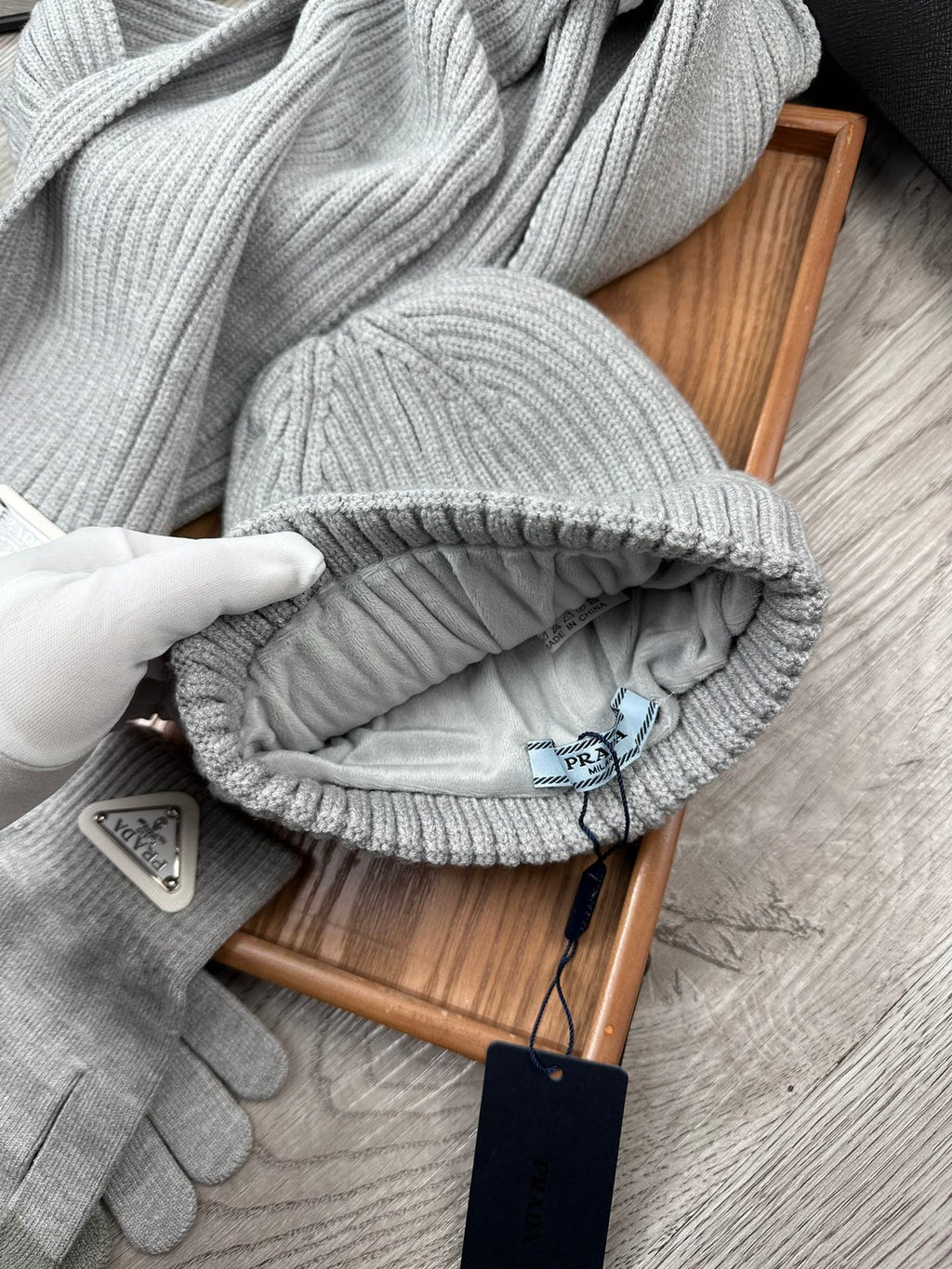 THREE-PIECES SET IN PALE GRAY WOOL AND ACRYLIC 406556