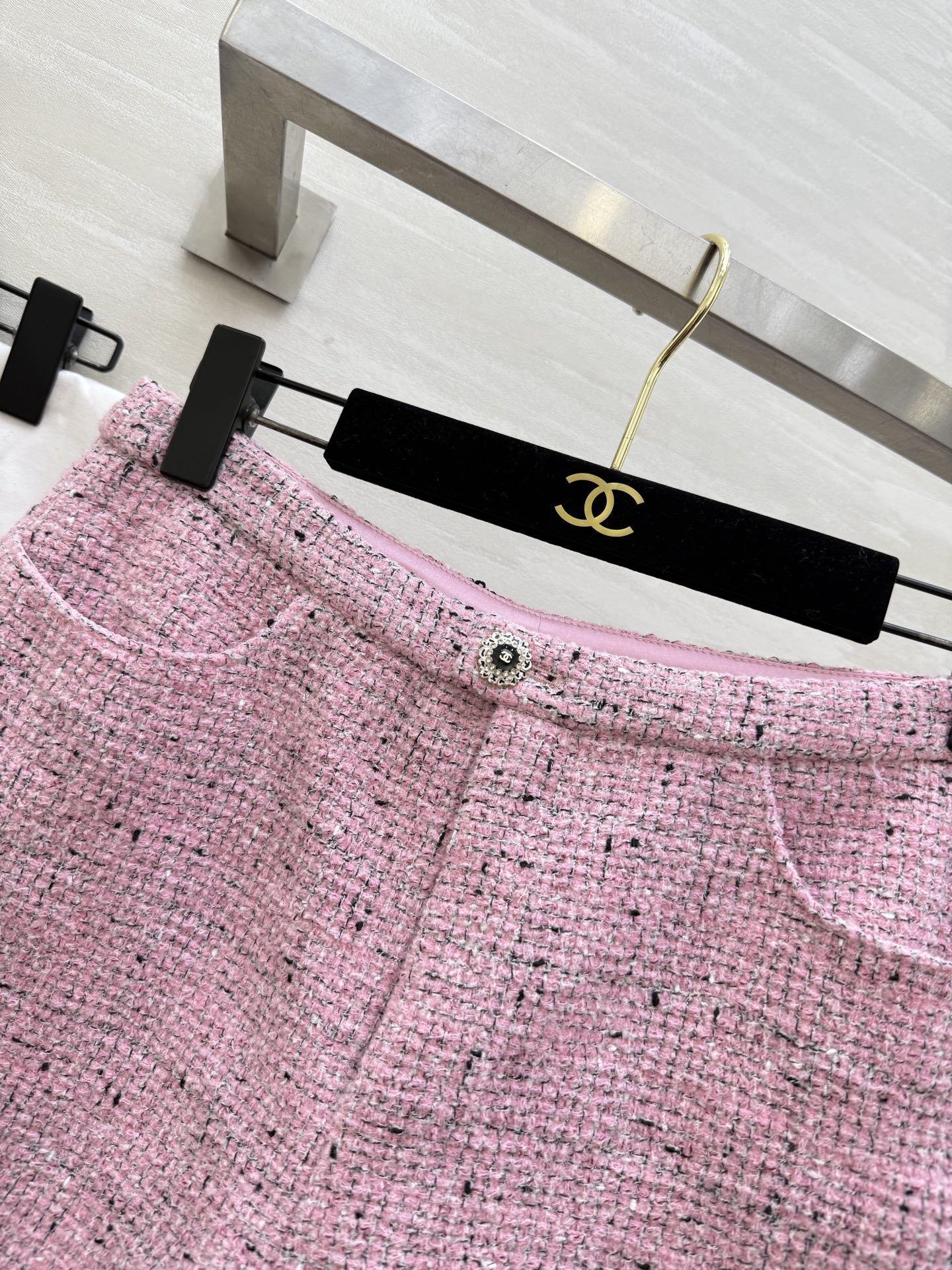 CHANEL 26S SHORT-SLEEVE WOOL TOP AND SHORTS SET 929