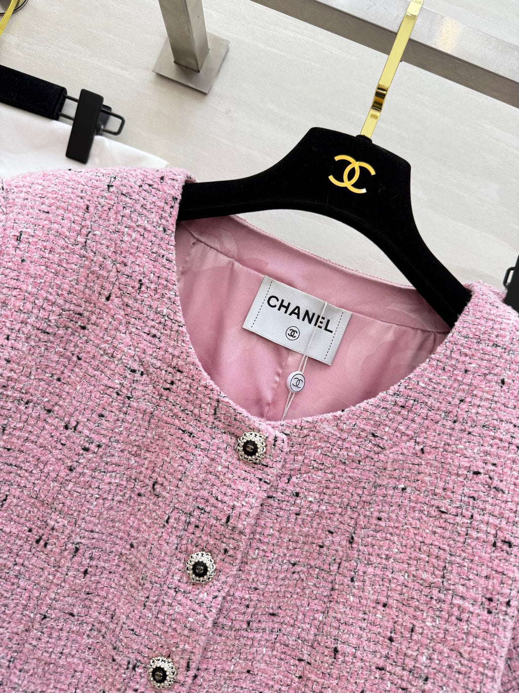 CHANEL 26S SHORT-SLEEVE WOOL TOP AND SHORTS SET 929