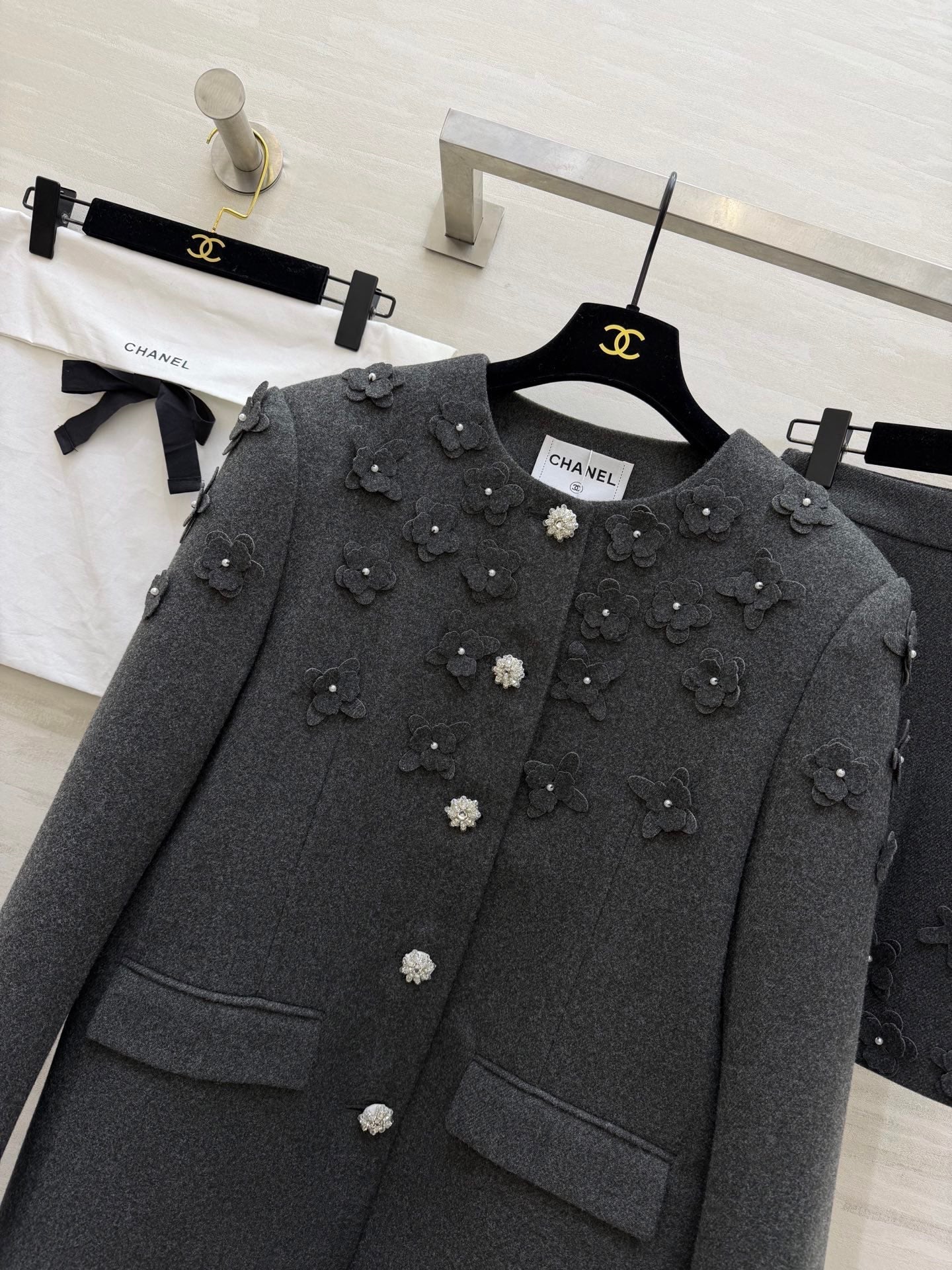 CHANEL 26S WOOL JACKET AND SKIRT SET 870