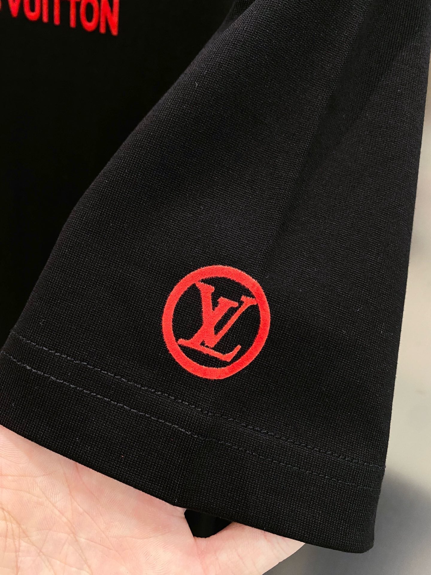 LV T-SHIRT IN BLACK COTTON RED LOGO 238833