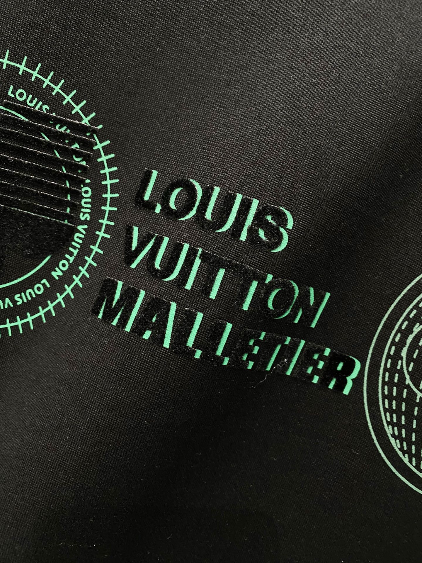 LV BLACK COTTON T-SHIRT GREEN LOGO PRINT 238842