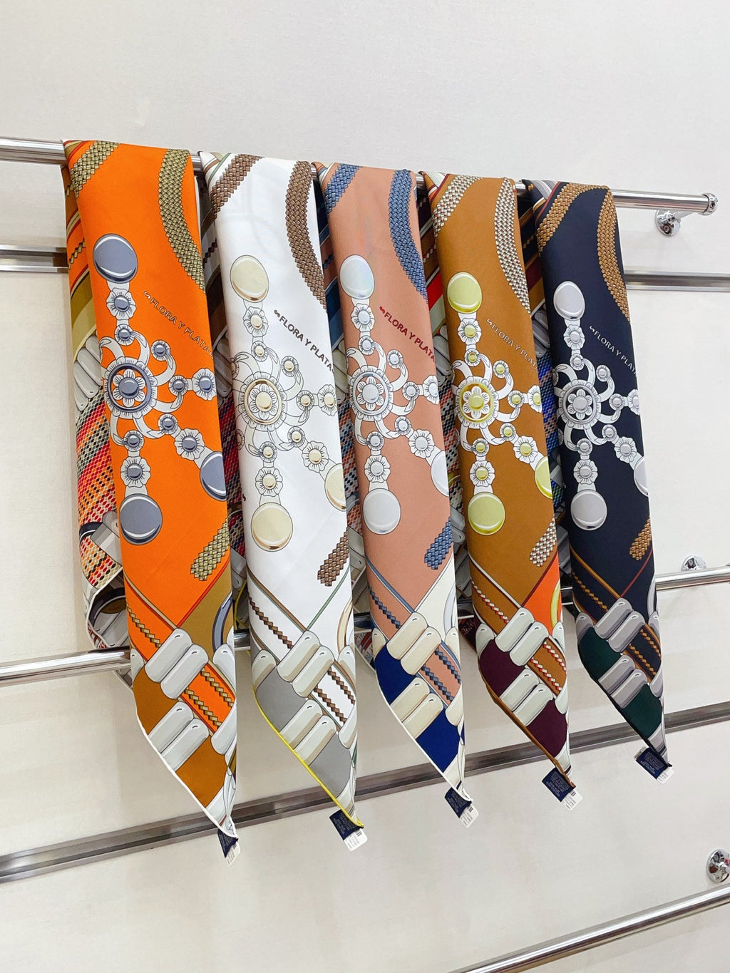HERMES SCARF 90 IN SILK 147353