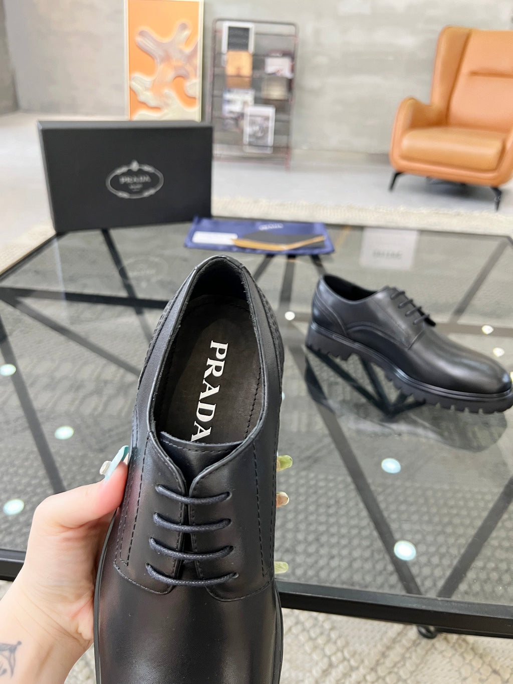 PRA LACE-UP SHOES IN BLACK CALFSKIN