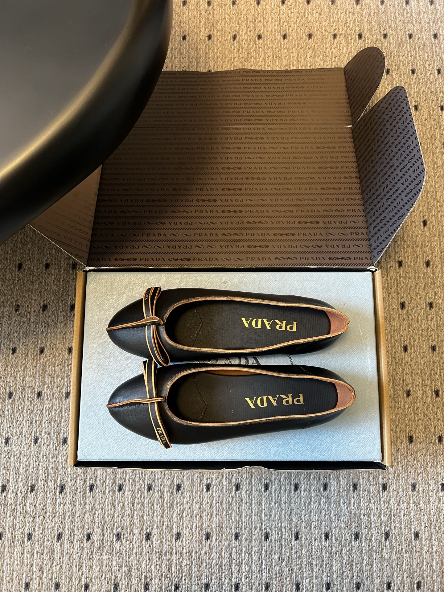 PRADA 26S POINTED TOE BOW FLATS IN BLACK CALFSKIN