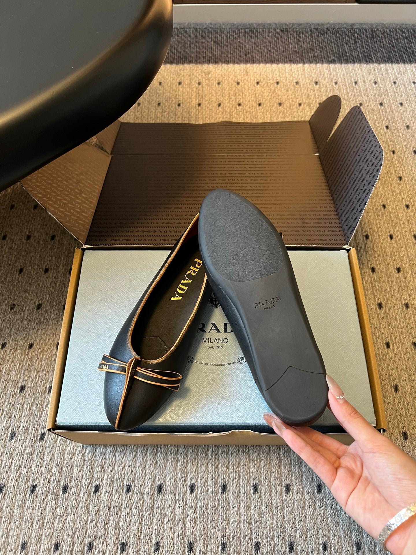 PRADA 26S POINTED TOE BOW FLATS IN BLACK CALFSKIN