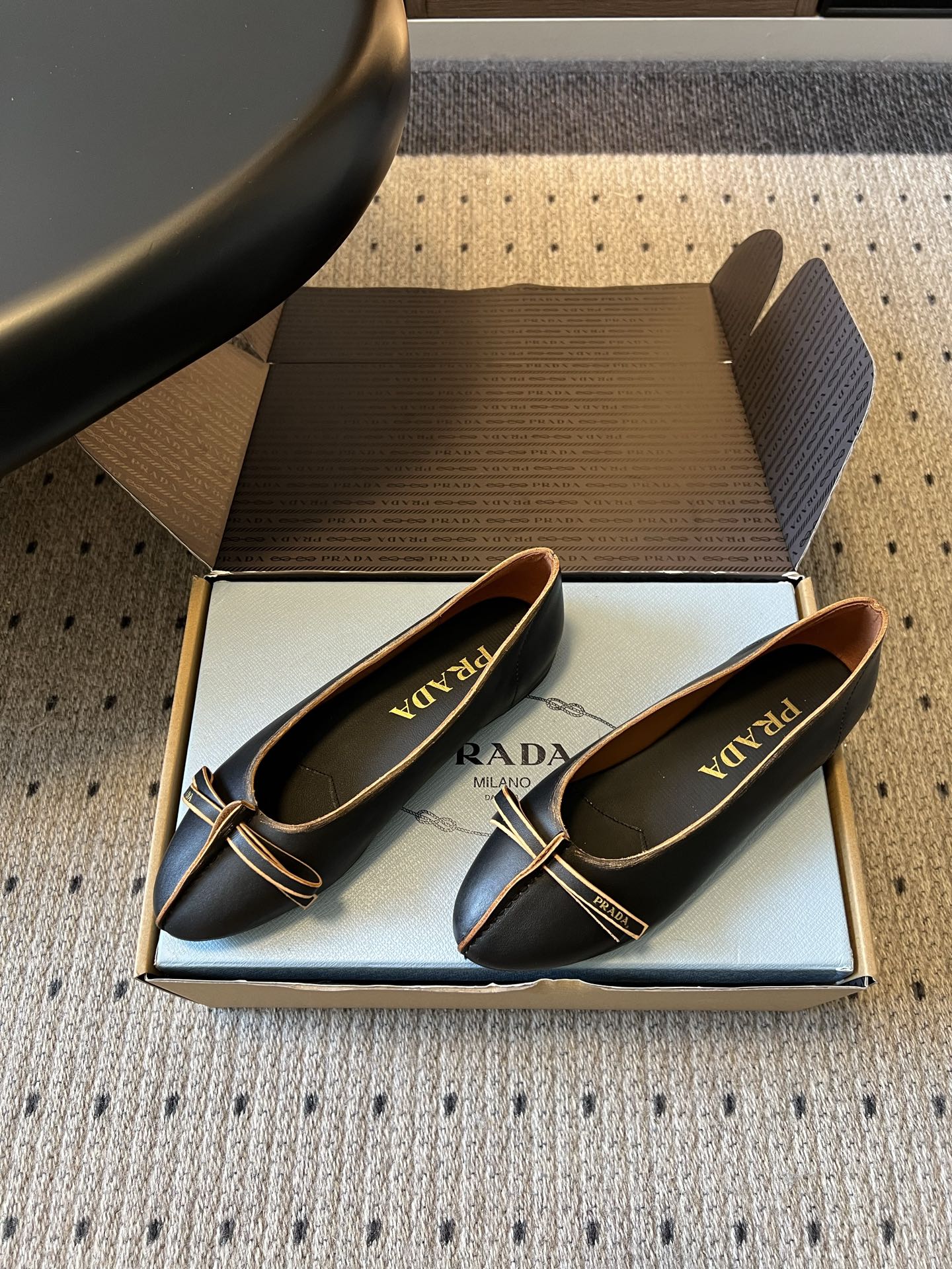 PRADA 26S POINTED TOE BOW FLATS IN BLACK CALFSKIN