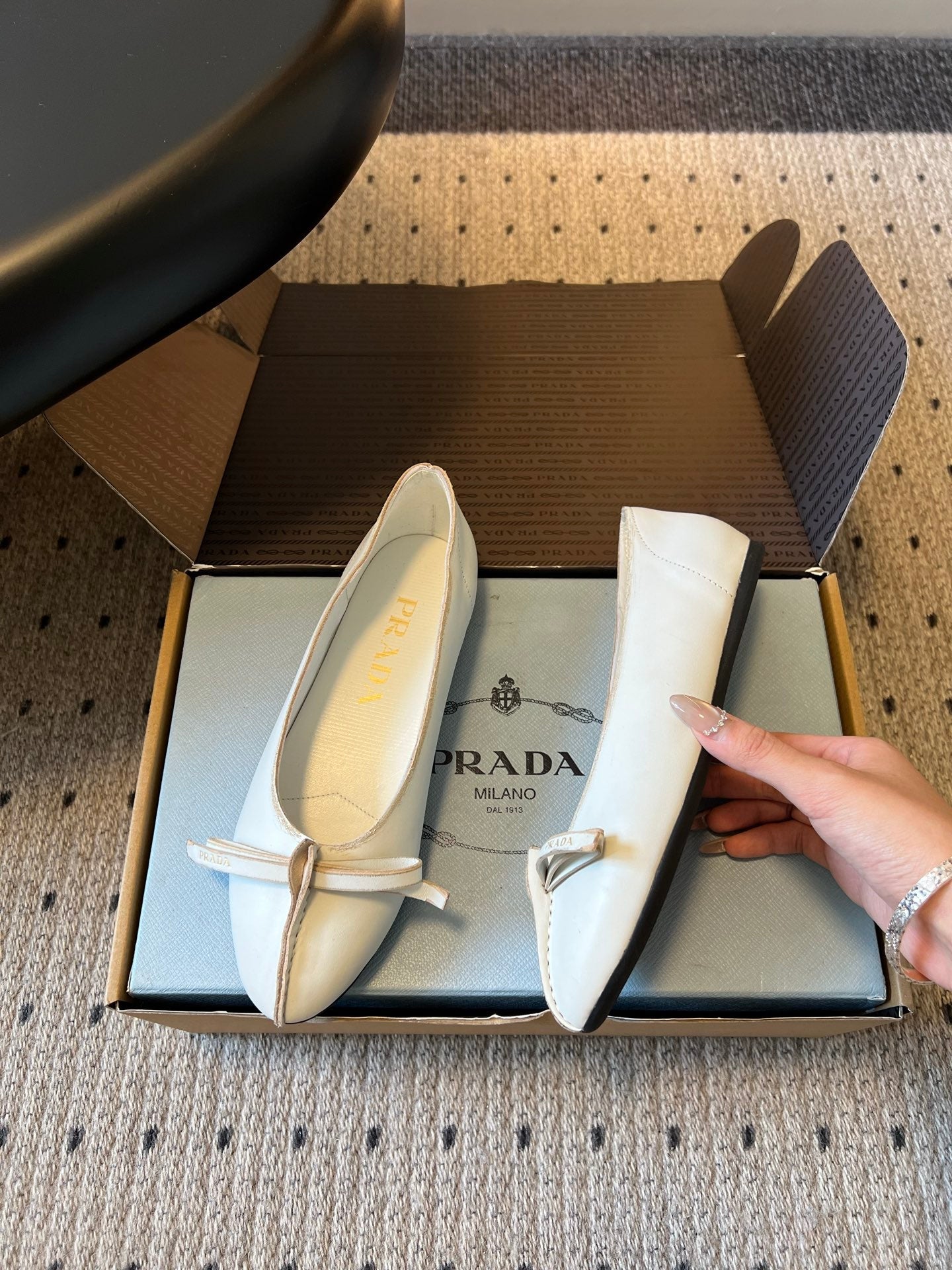 PRADA 26S POINTED TOE BOW FLATS IN IVORY WHITE CALFSKIN