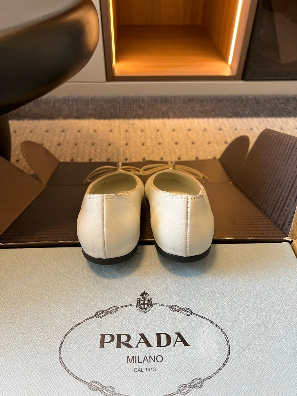 PRADA 26S POINTED TOE BOW FLATS IN IVORY WHITE CALFSKIN