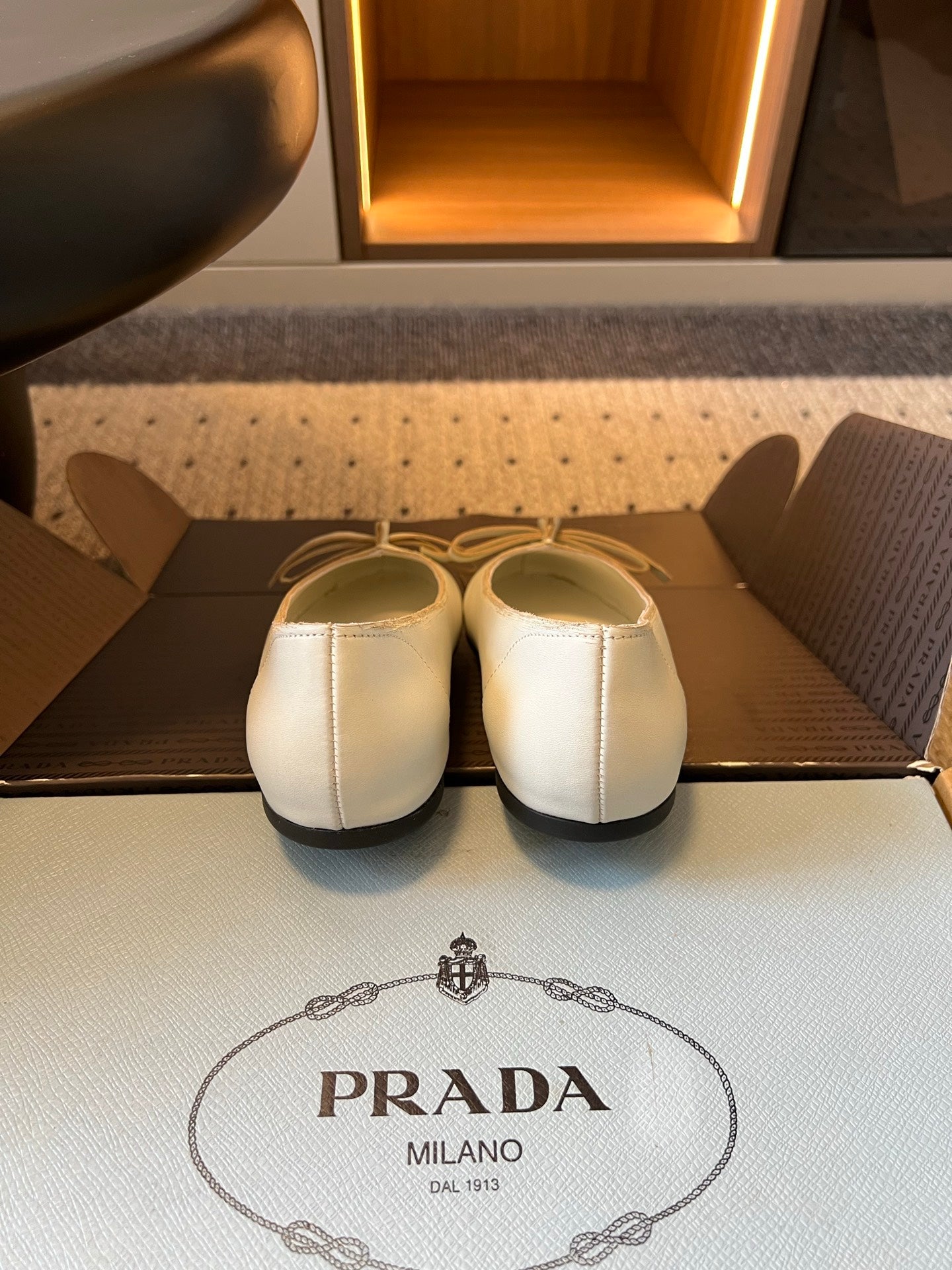 PRADA 26S POINTED TOE BOW FLATS IN IVORY WHITE CALFSKIN