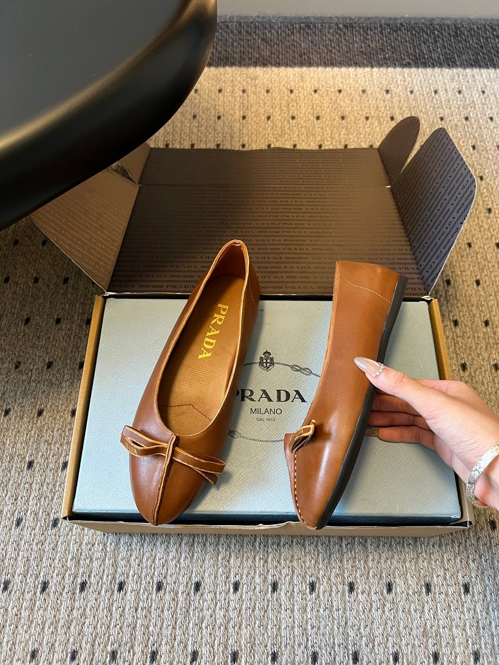PRADA 26S POINTED TOE BOW FLATS IN CARAMEL BROWN CALFSKIN