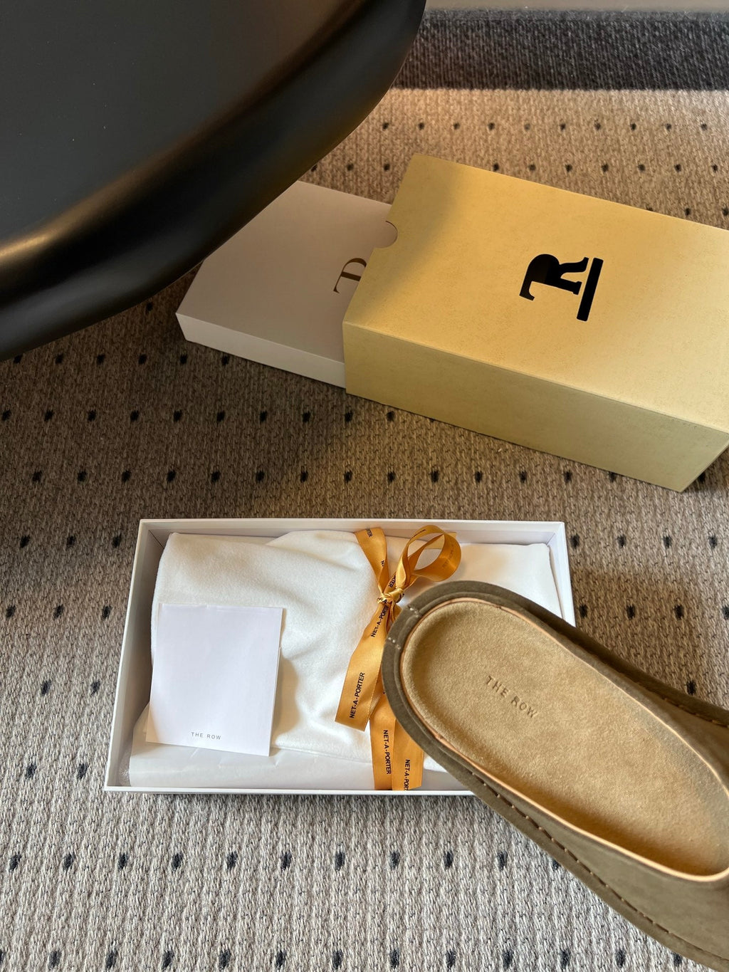 THE ROW 26S THONG SANDALS IN OLIVE GREEN SUEDE