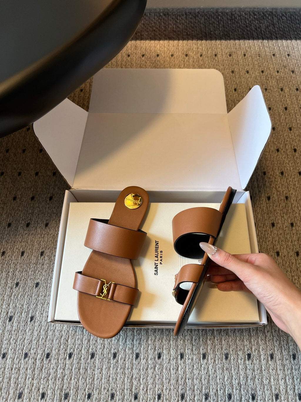 YSL 26S TWO-STRAP SANDALS IN BROWN LAMBSKIN