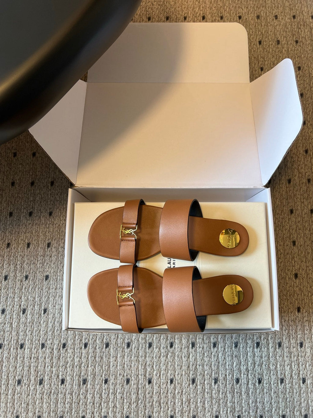 YSL 26S TWO-STRAP SANDALS IN BROWN LAMBSKIN