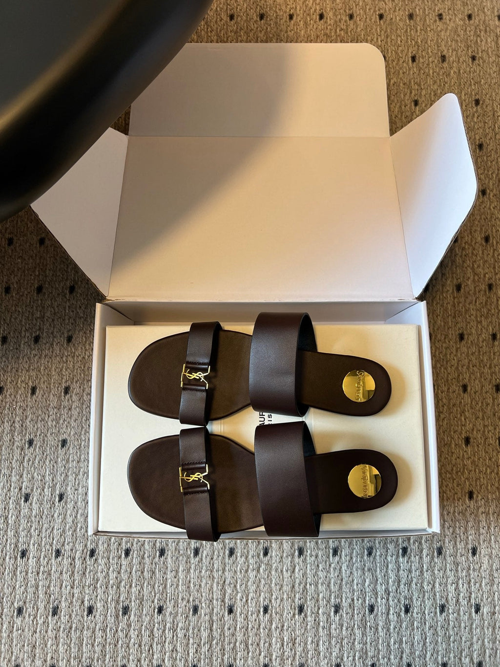 YSL 26S TWO-STRAP SANDALS IN DARK BROWN LAMBSKIN