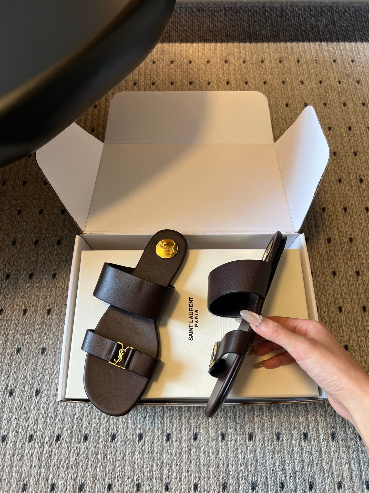 YSL 26S TWO-STRAP SANDALS IN DARK BROWN LAMBSKIN