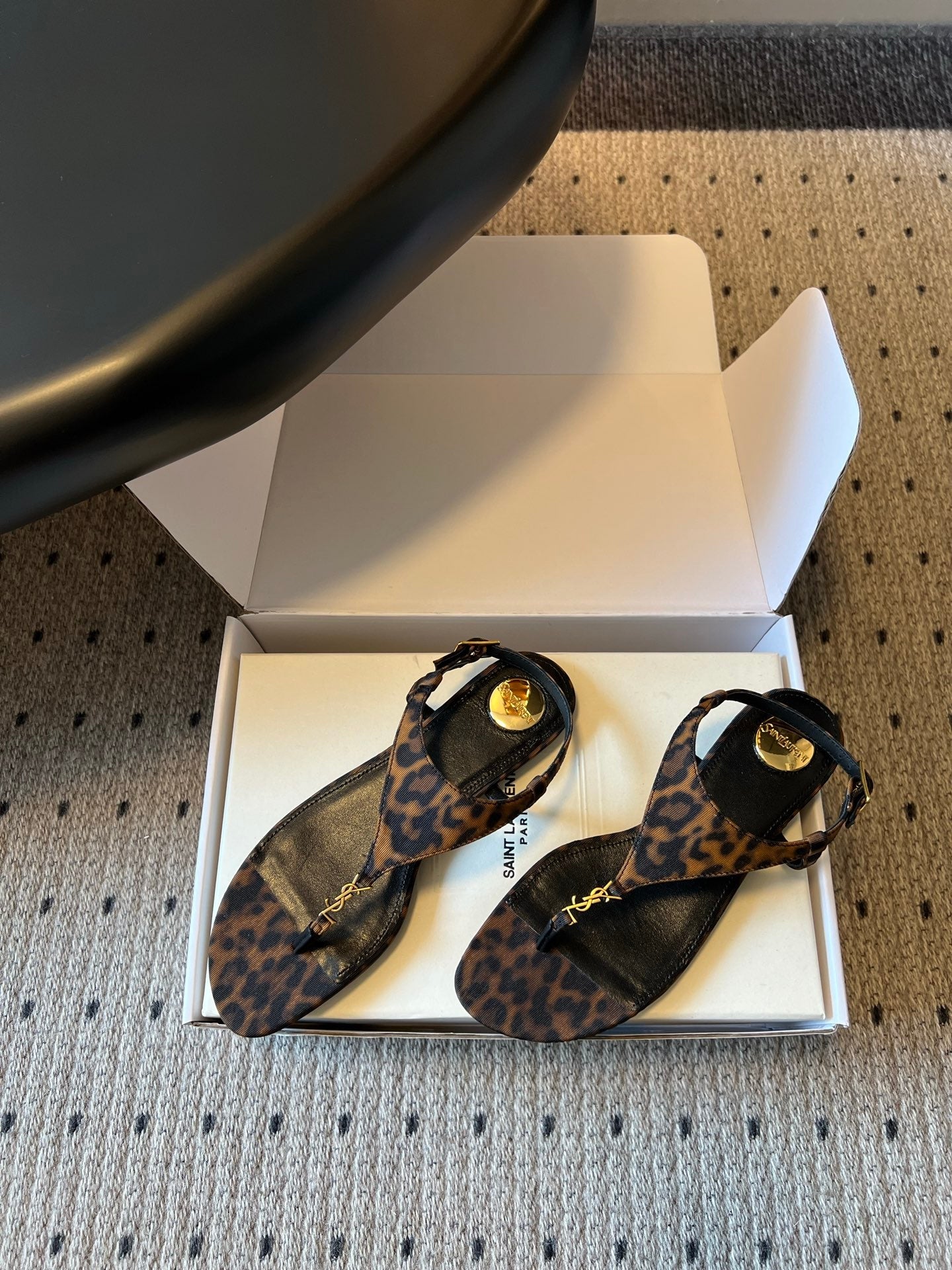 YSL 26S WIDE-STRAP THONG SANDALS IN LEOPARD PRINT FABRIC