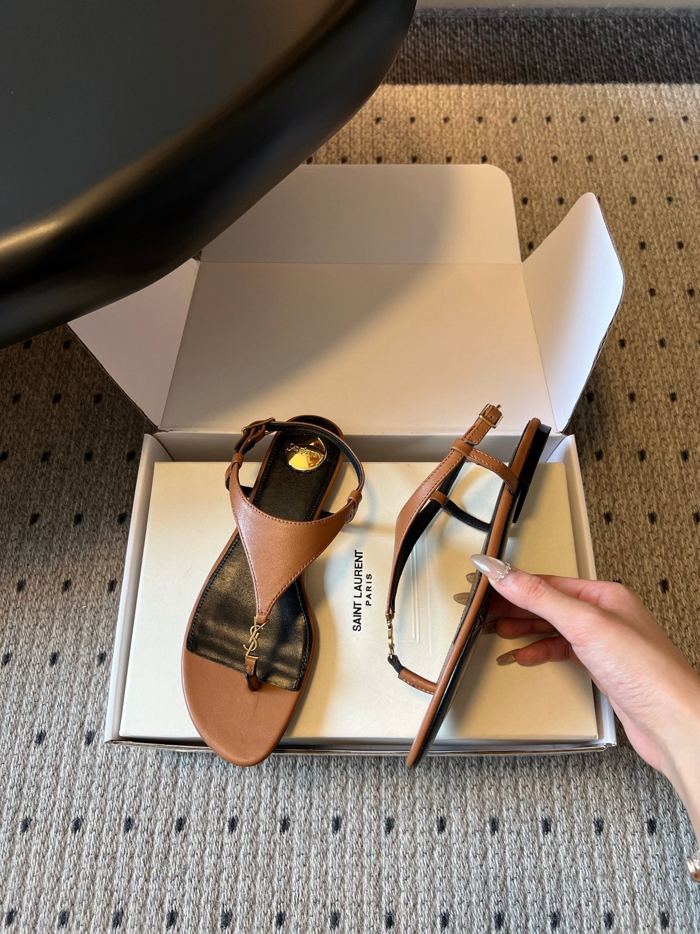 YSL 26S WIDE-STRAP THONG SANDALS IN BROWN CALFSKIN