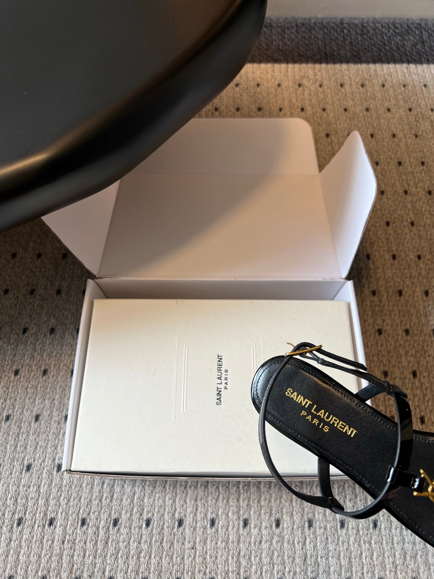 YSL 26S THONG SANDALS IN BLACK SHINY CALFSKIN WITH GOLD HARDWARE