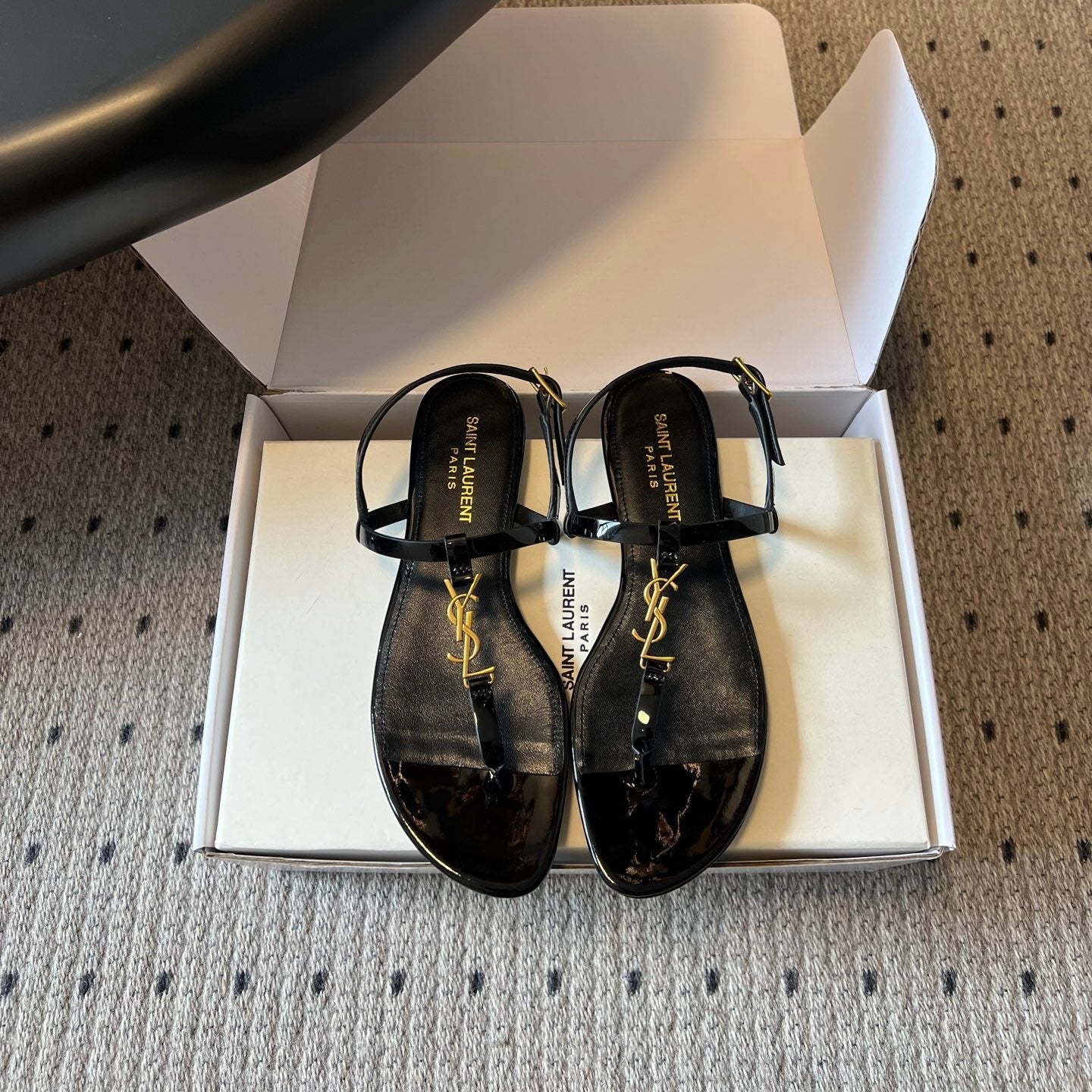 YSL 26S THONG SANDALS IN BLACK SHINY CALFSKIN WITH GOLD HARDWARE