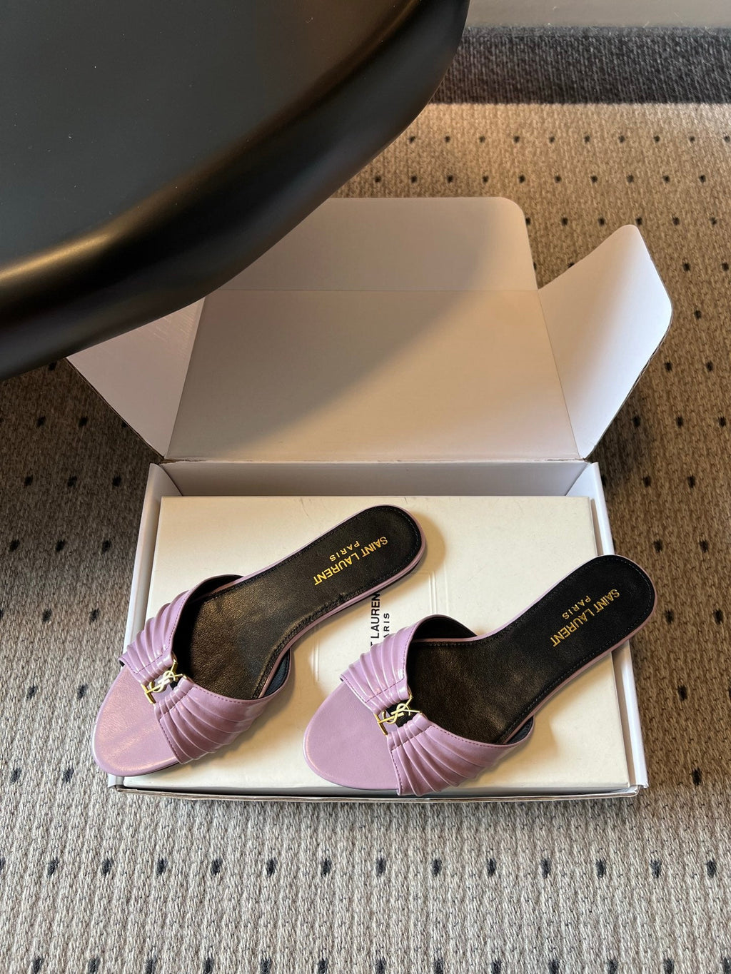 YSL 26S BABYLONE FLAT MULES IN LIGHT PURPLE LAMBSKIN