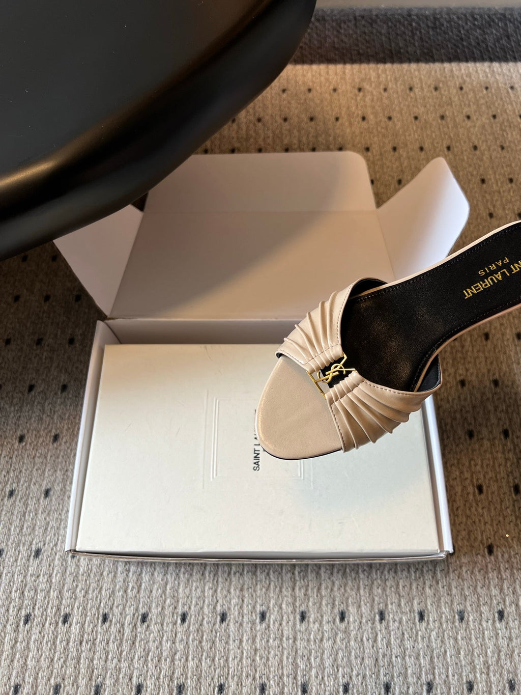 YSL 26S BABYLONE FLAT MULES IN BEIGE LAMBSKIN