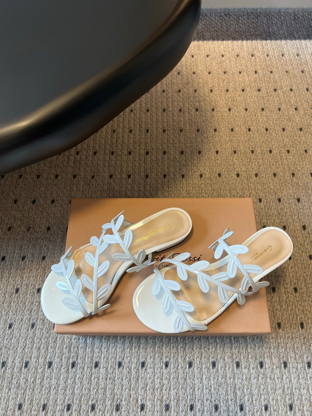 GIANVITO ROSSI 26S SANDALS IN WHITE LAMBSKIN