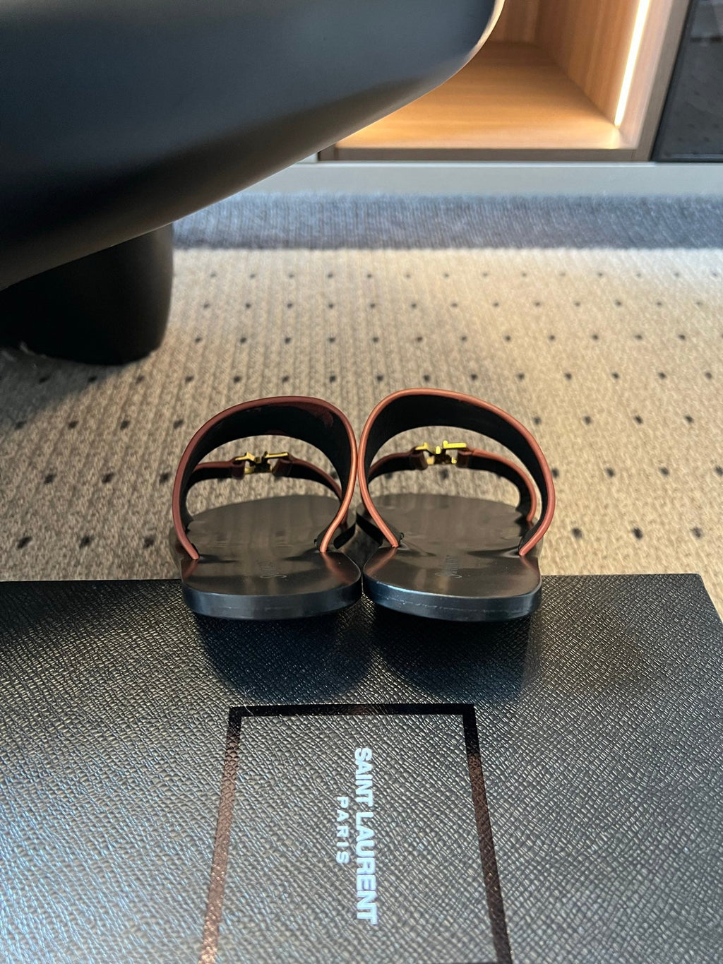 YSL 26S DOUBLE-STRAP SANDALS IN BROWN CALFSKIN