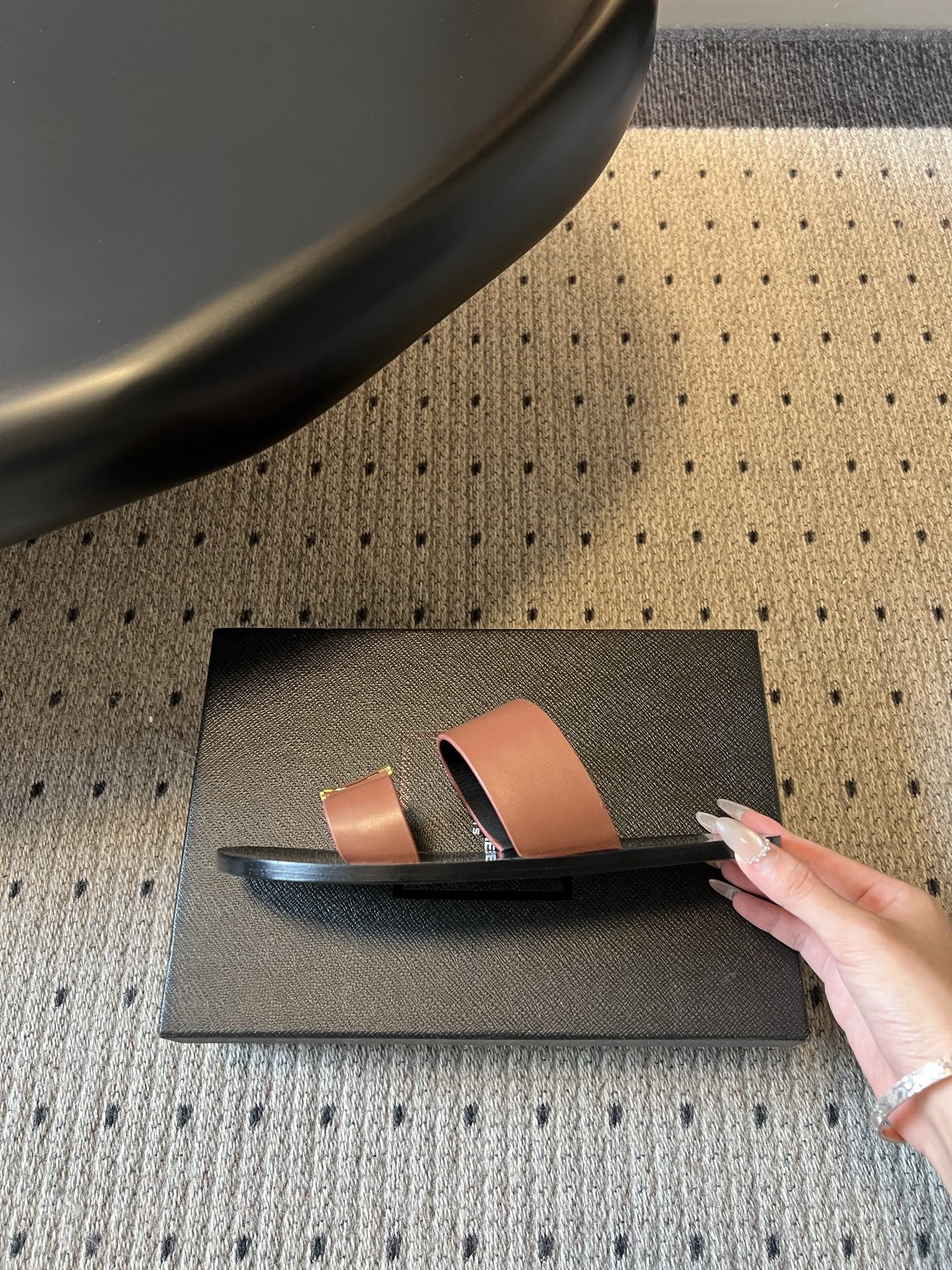 YSL 26S DOUBLE-STRAP SANDALS IN BROWN CALFSKIN