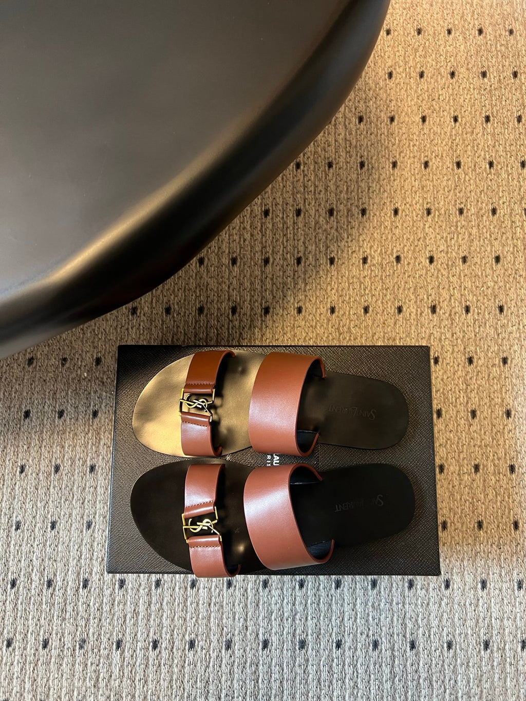 YSL 26S DOUBLE-STRAP SANDALS IN BROWN CALFSKIN