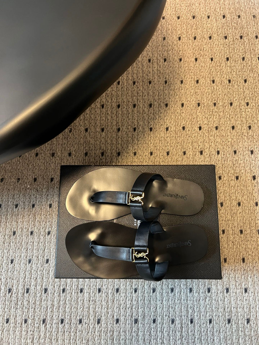 YSL 26S THONG SANDALS IN BLACK CALFSKIN