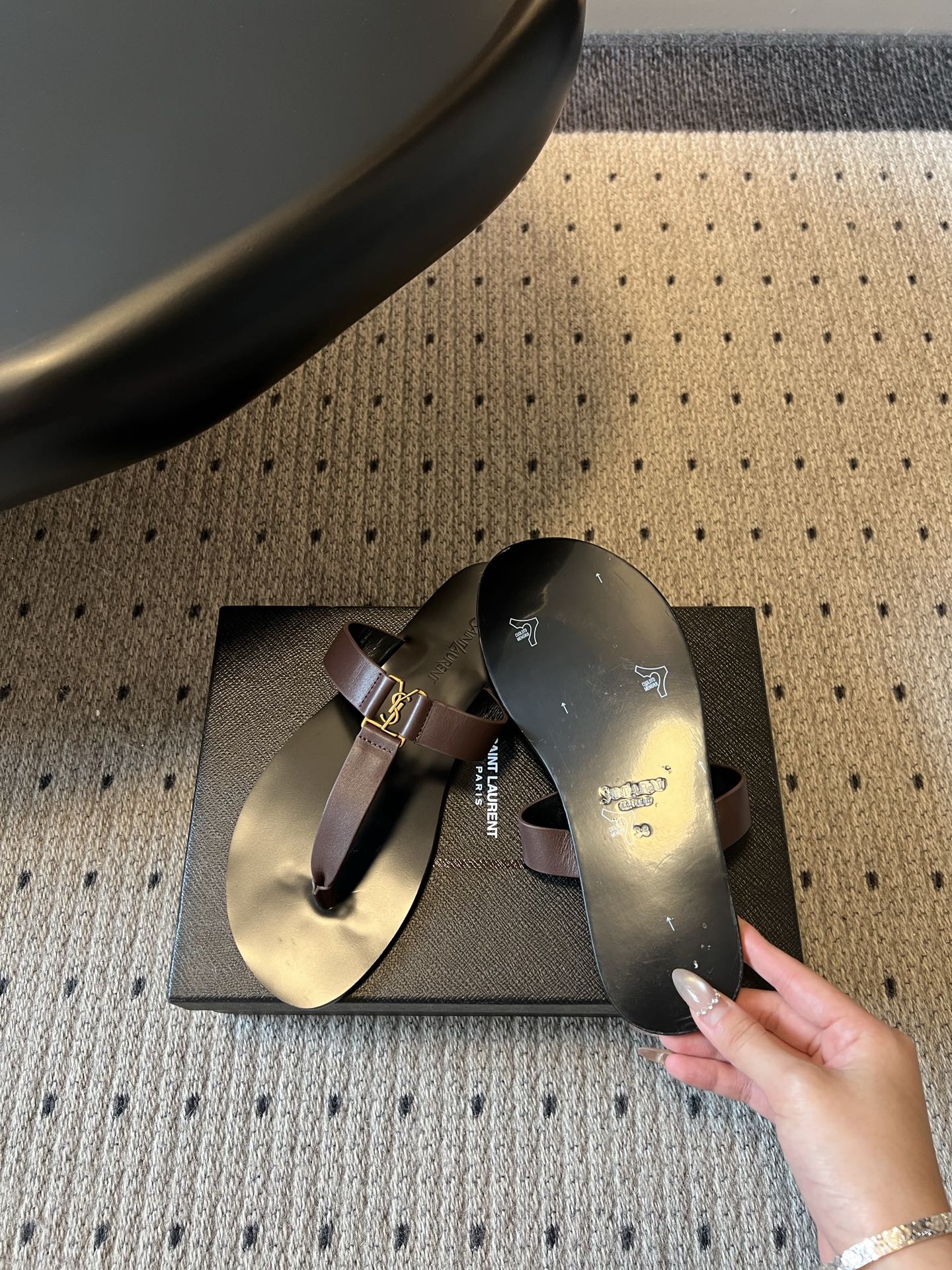 YSL 26S THONG SANDALS IN ESPRESSO BROWN AND BLACK SHINY CALFSKIN
