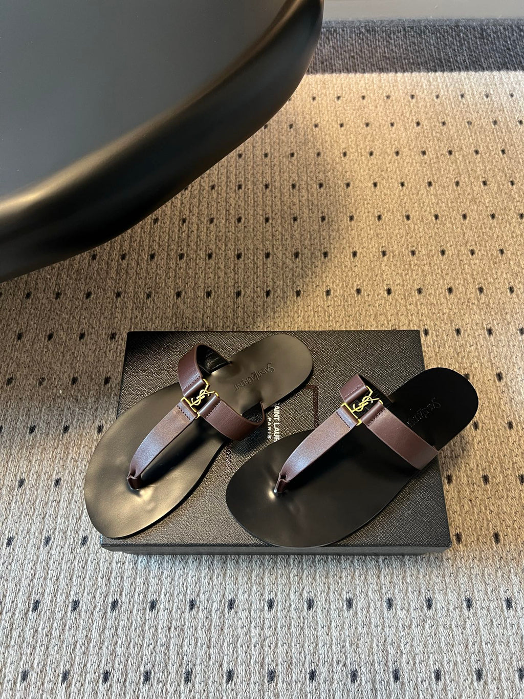 YSL 26S THONG SANDALS IN ESPRESSO BROWN AND BLACK SHINY CALFSKIN