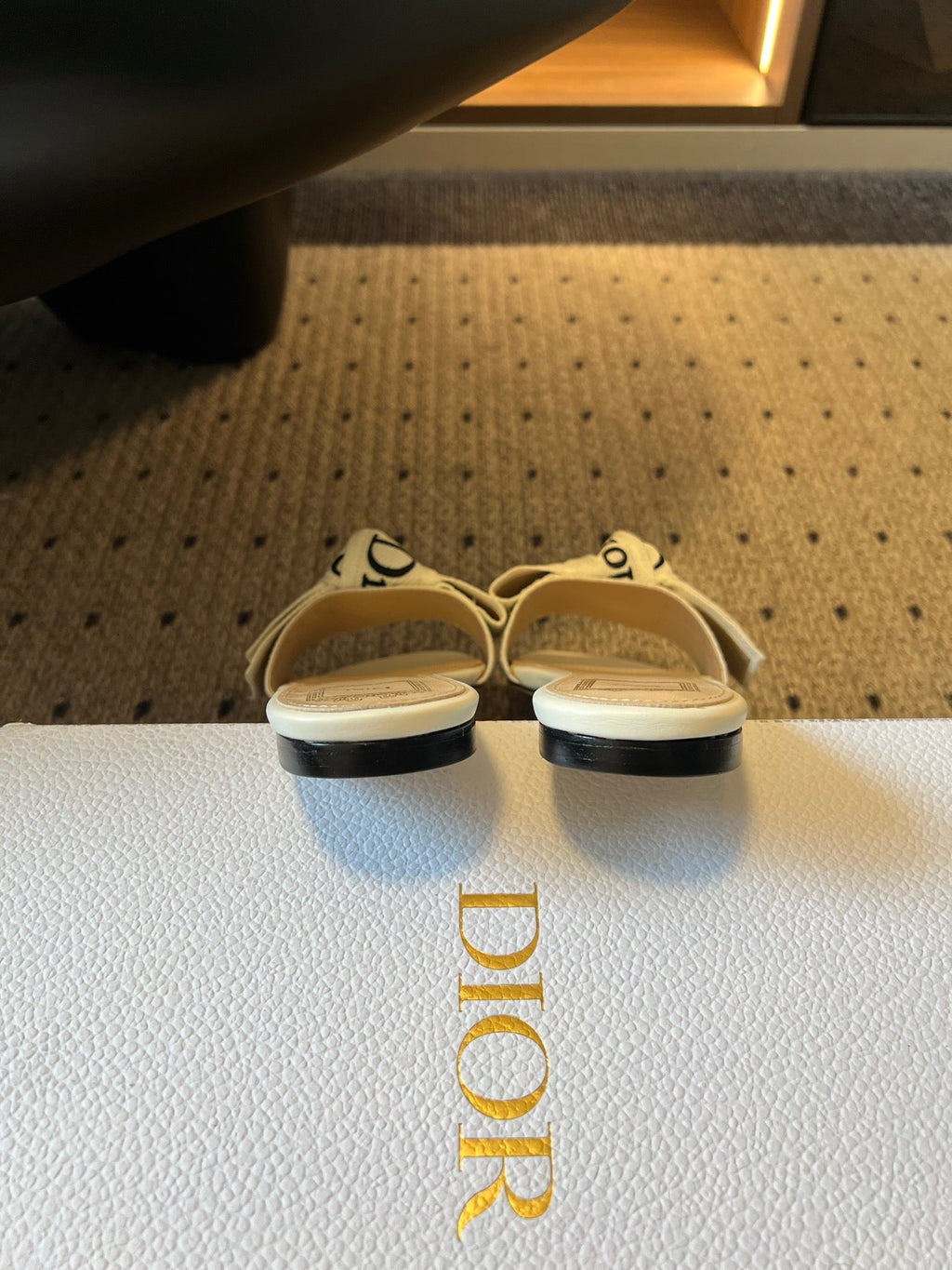 DIOR 26S DWAY SLIDE IN WHITE FABRIC AND LAMBSKIN