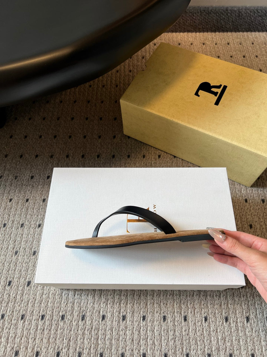 THE ROW 26S THONG SANDALS IN BLACK CALFSKIN AND SUEDE